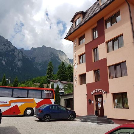 Hotel Iri Buşteni Εξωτερικό φωτογραφία