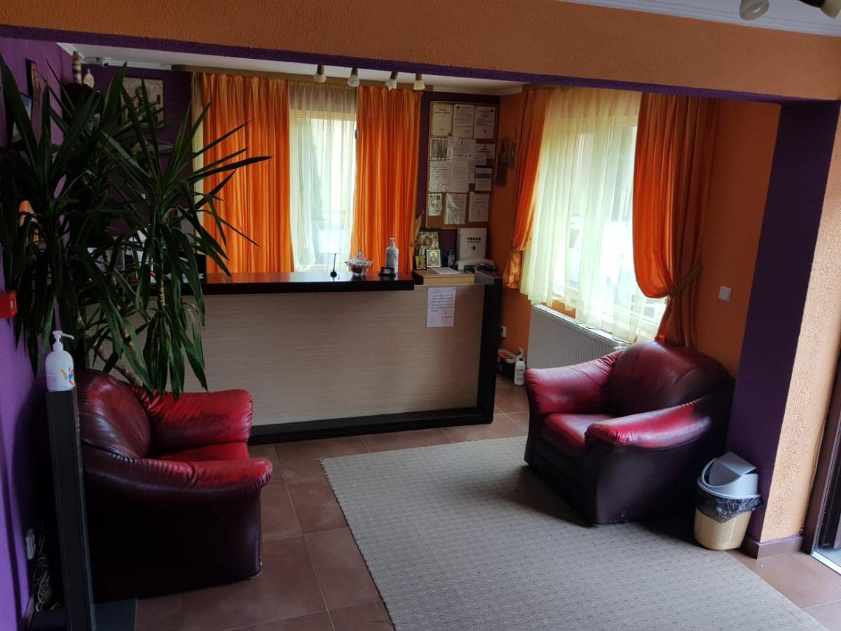 Hotel Iri Buşteni Εξωτερικό φωτογραφία