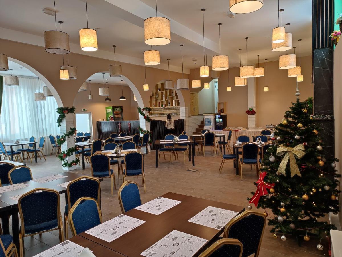 Hotel Iri Buşteni Εξωτερικό φωτογραφία