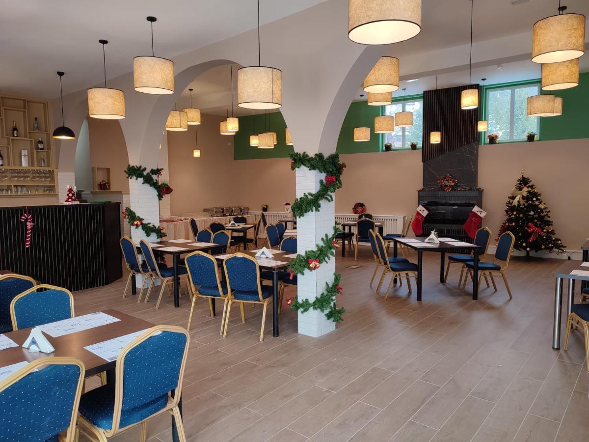 Hotel Iri Buşteni Εξωτερικό φωτογραφία