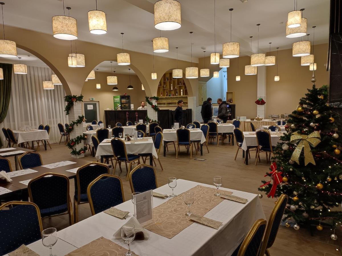 Hotel Iri Buşteni Εξωτερικό φωτογραφία