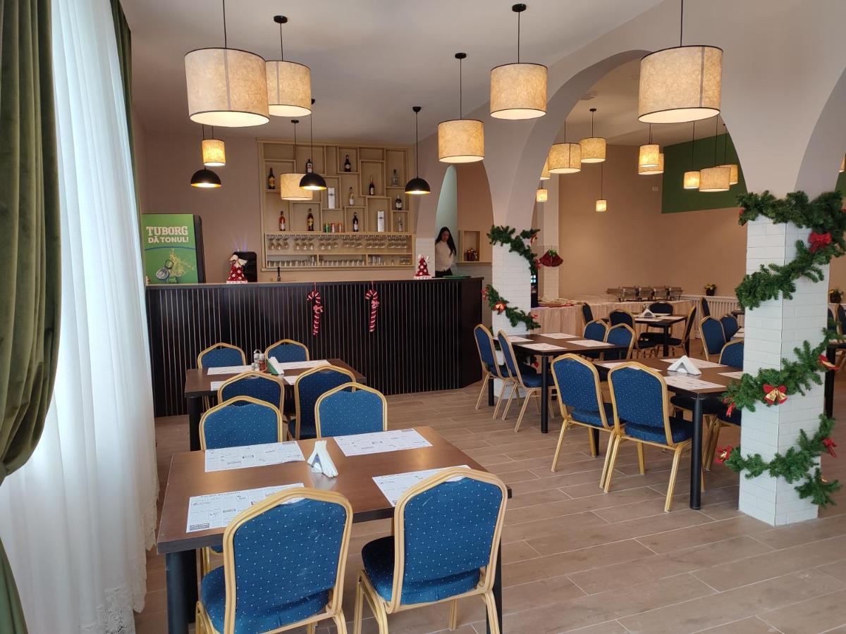 Hotel Iri Buşteni Εξωτερικό φωτογραφία