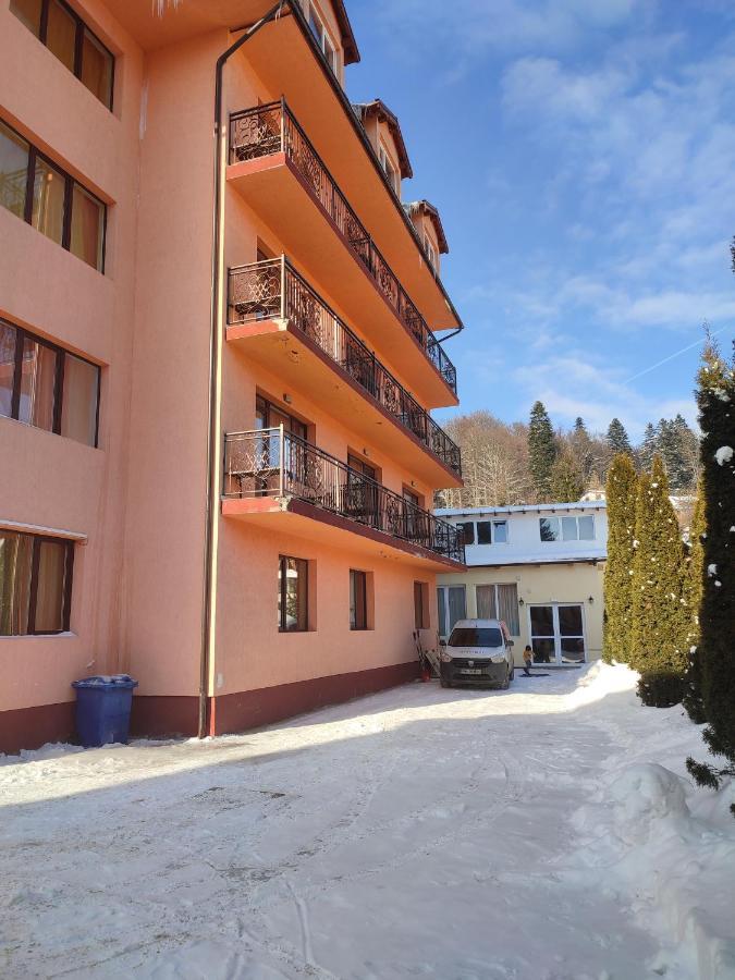 Hotel Iri Buşteni Εξωτερικό φωτογραφία