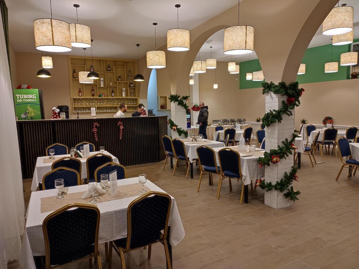 Hotel Iri Buşteni Εξωτερικό φωτογραφία