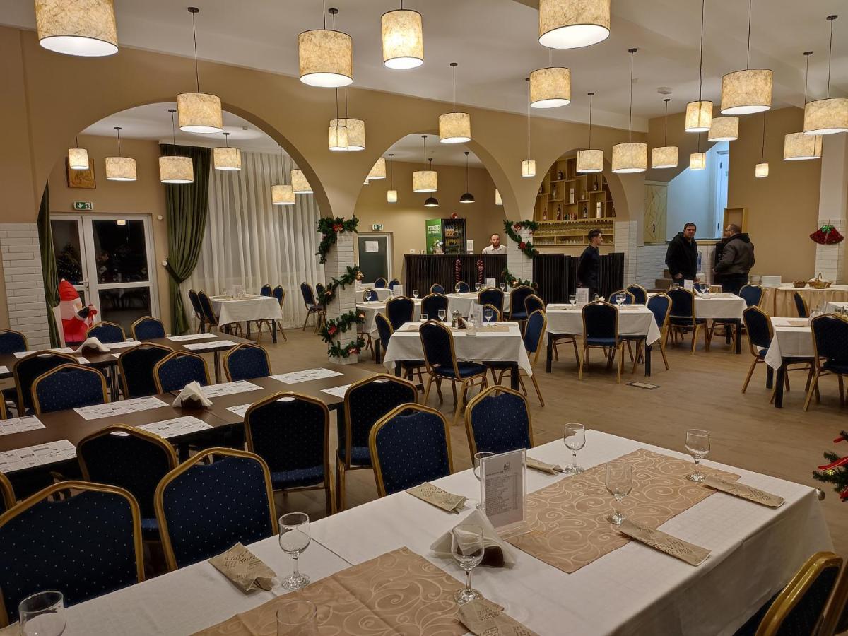 Hotel Iri Buşteni Εξωτερικό φωτογραφία