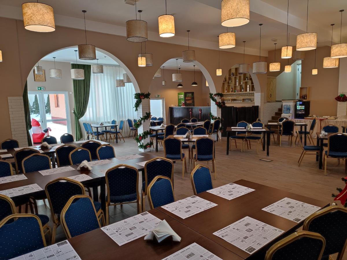 Hotel Iri Buşteni Εξωτερικό φωτογραφία