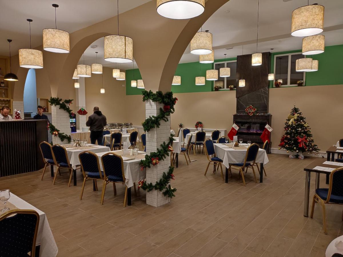 Hotel Iri Buşteni Εξωτερικό φωτογραφία