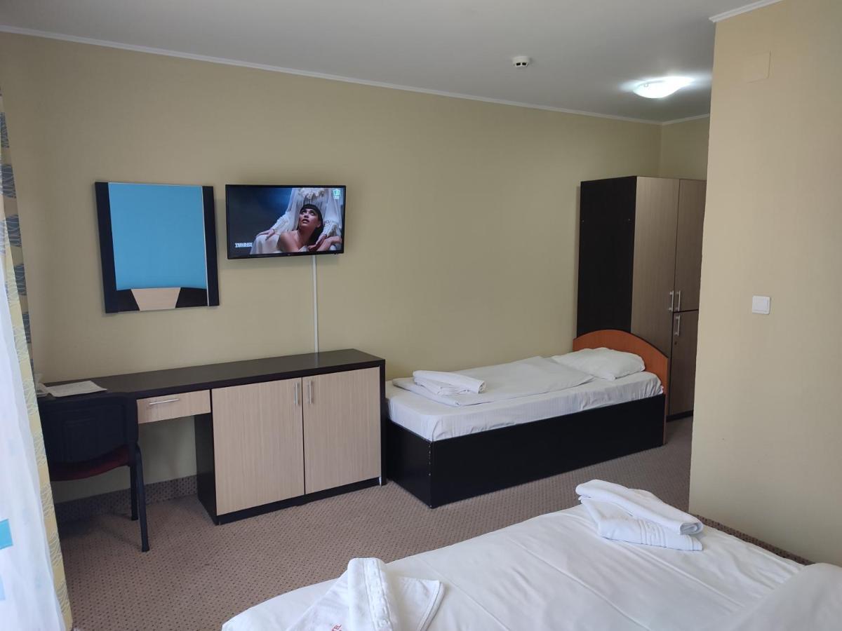 Hotel Iri Buşteni Εξωτερικό φωτογραφία