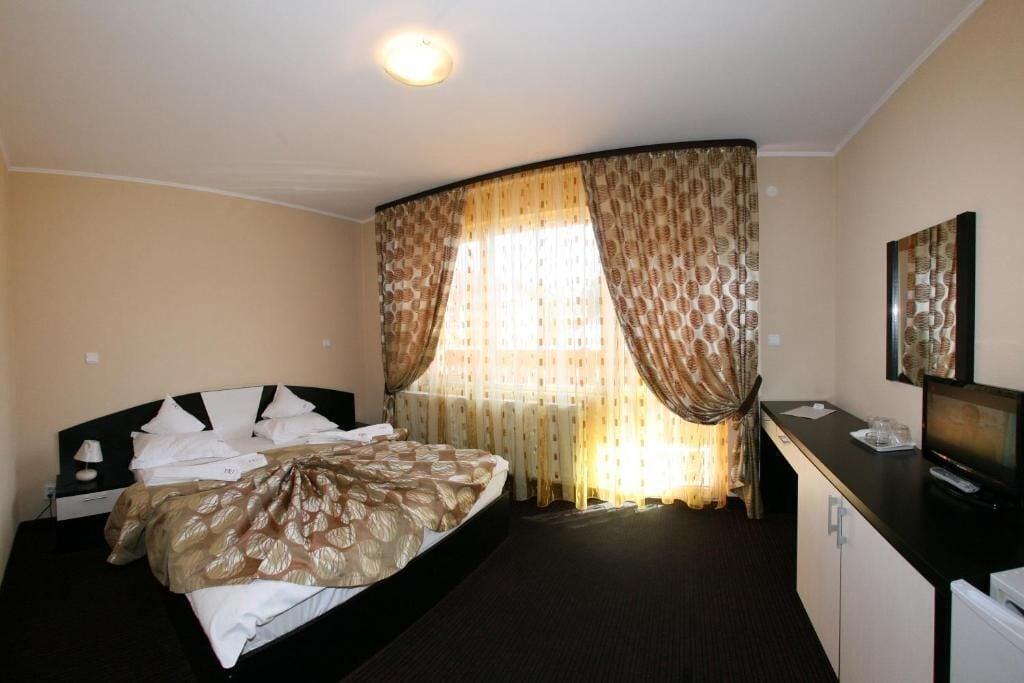 Hotel Iri Buşteni Εξωτερικό φωτογραφία