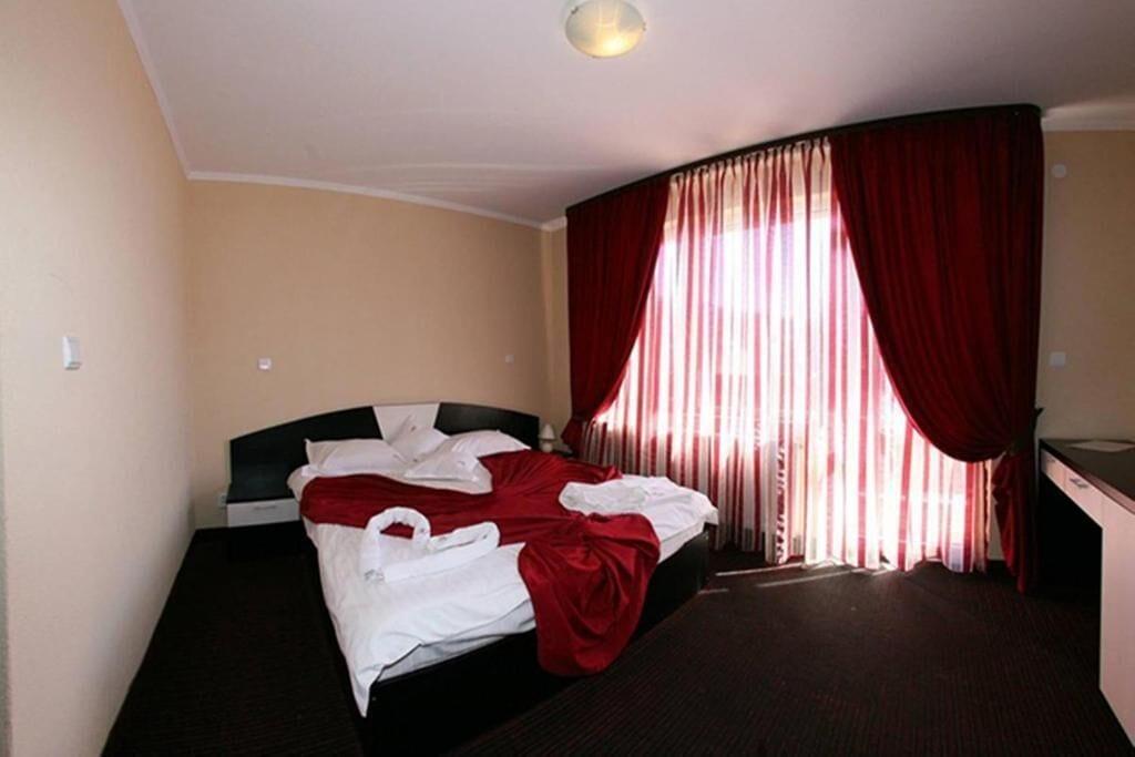 Hotel Iri Buşteni Εξωτερικό φωτογραφία
