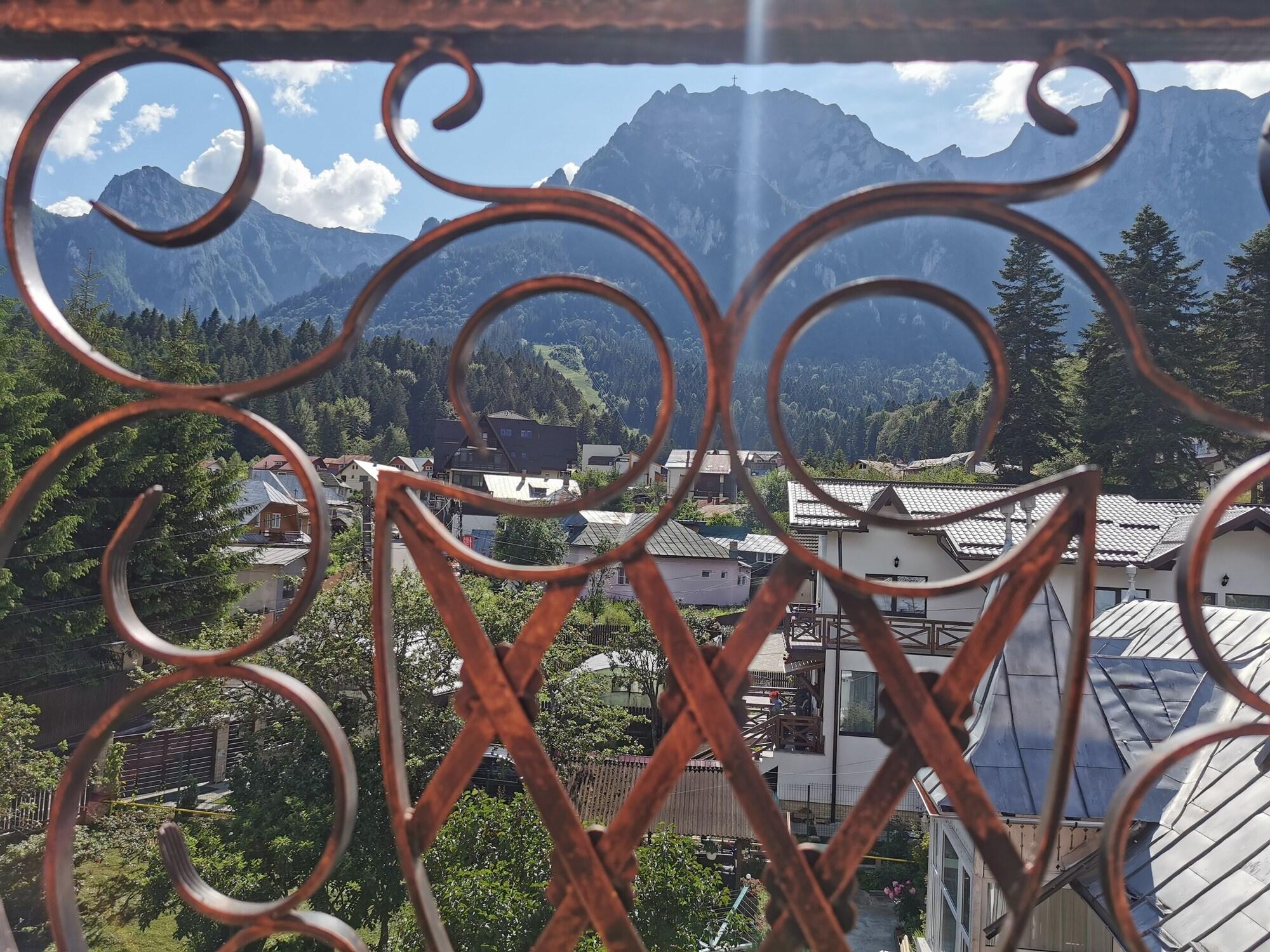 Hotel Iri Buşteni Εξωτερικό φωτογραφία