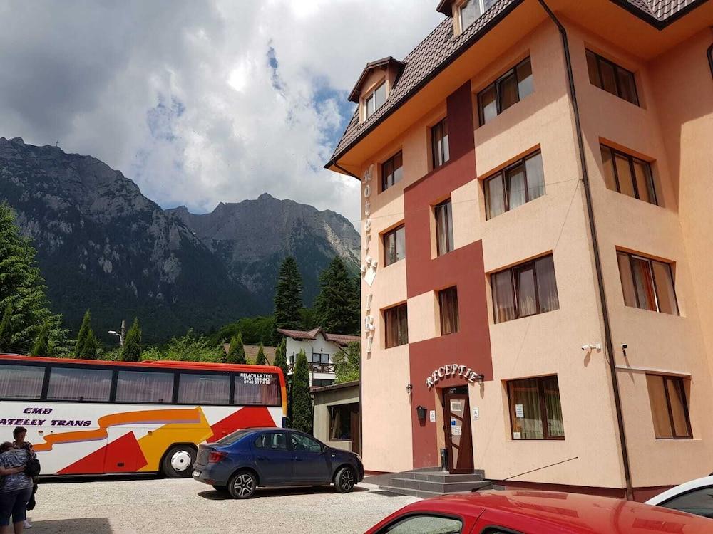 Hotel Iri Buşteni Εξωτερικό φωτογραφία