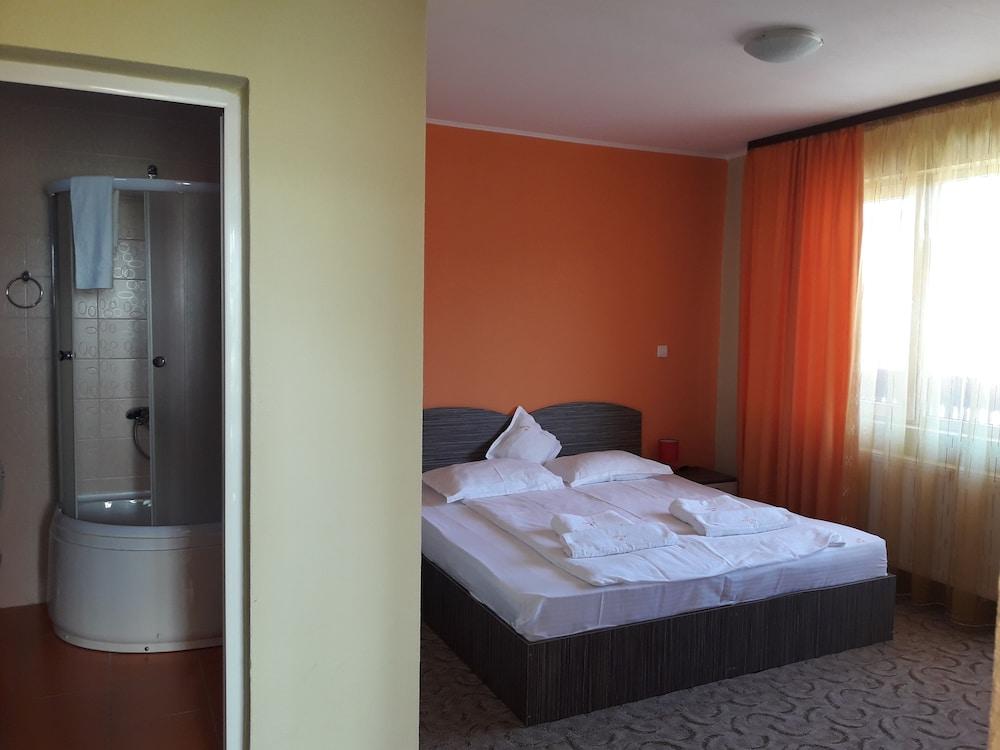 Hotel Iri Buşteni Εξωτερικό φωτογραφία