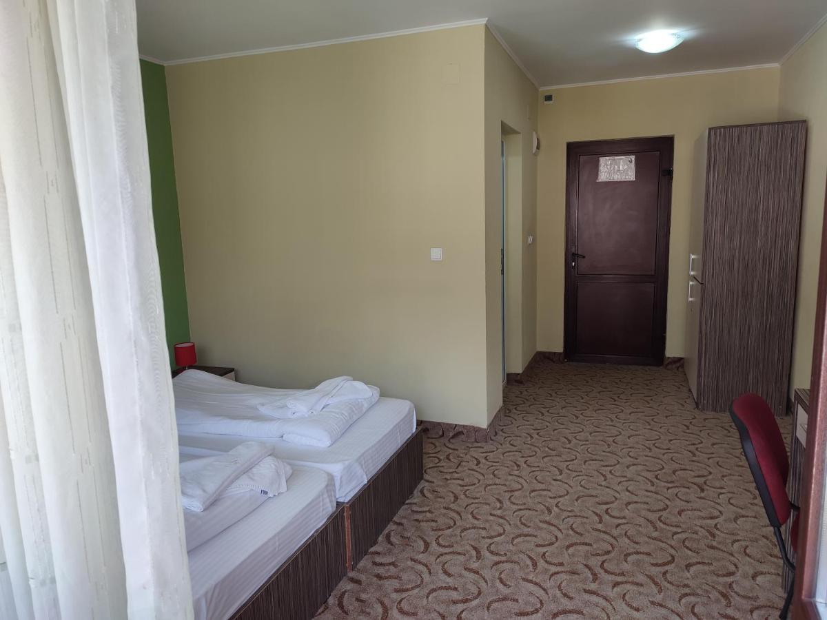 Hotel Iri Buşteni Εξωτερικό φωτογραφία