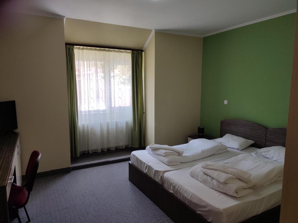 Hotel Iri Buşteni Εξωτερικό φωτογραφία