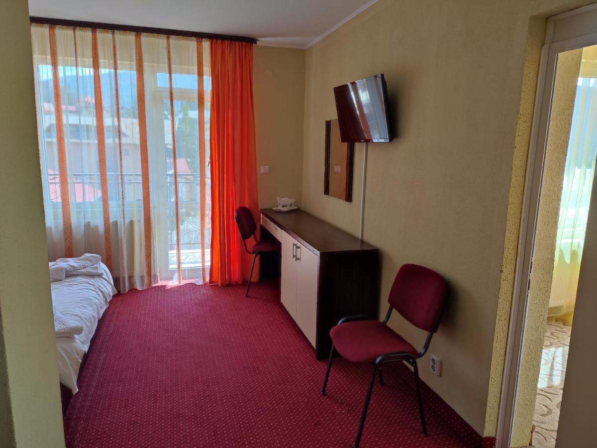 Hotel Iri Buşteni Εξωτερικό φωτογραφία