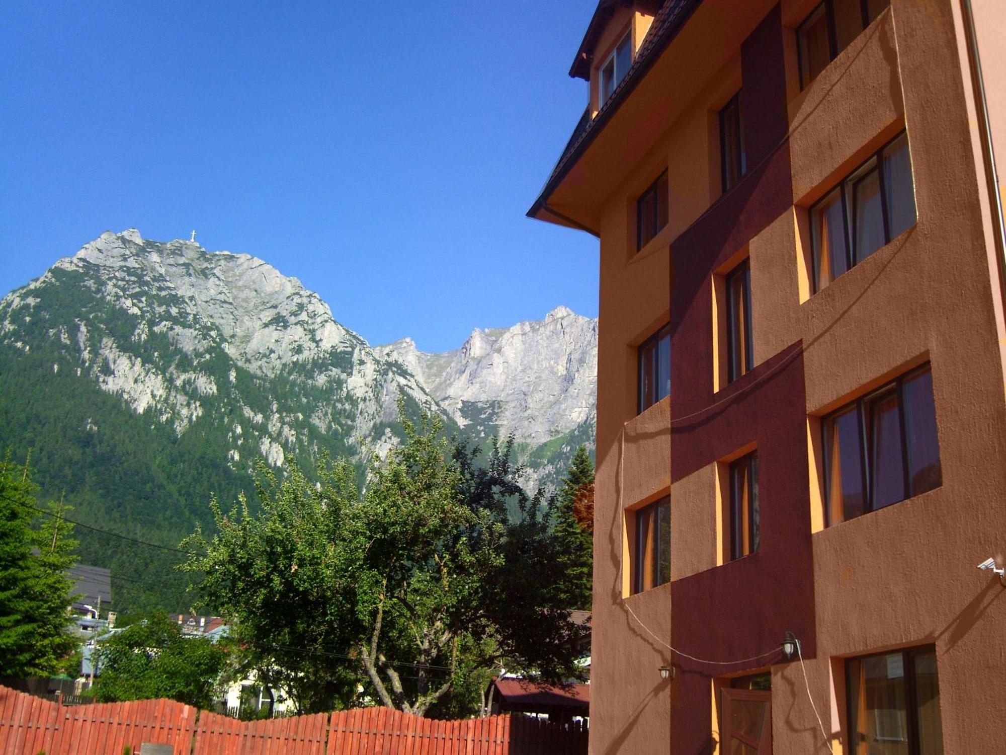Hotel Iri Buşteni Εξωτερικό φωτογραφία