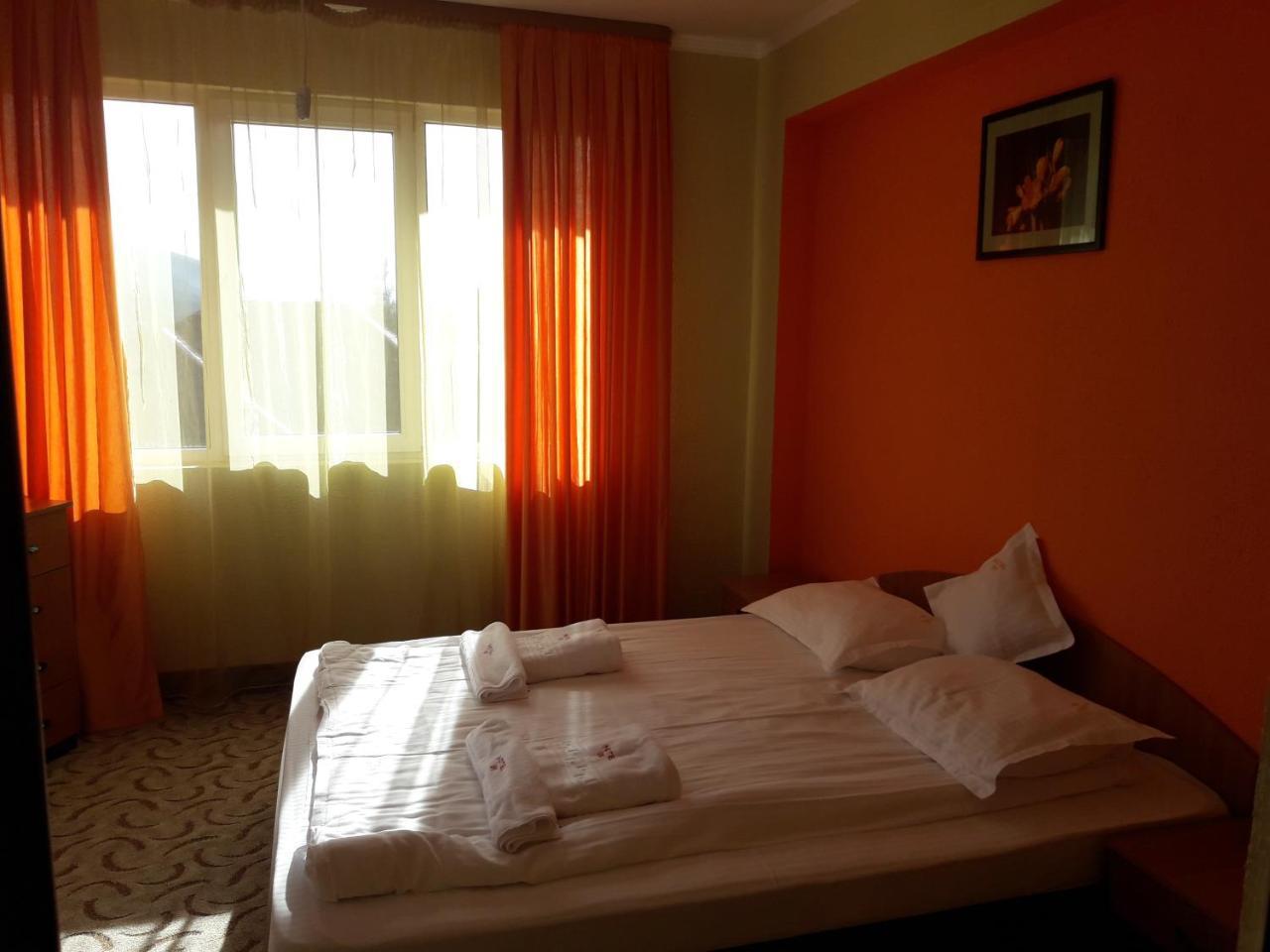 Hotel Iri Buşteni Εξωτερικό φωτογραφία